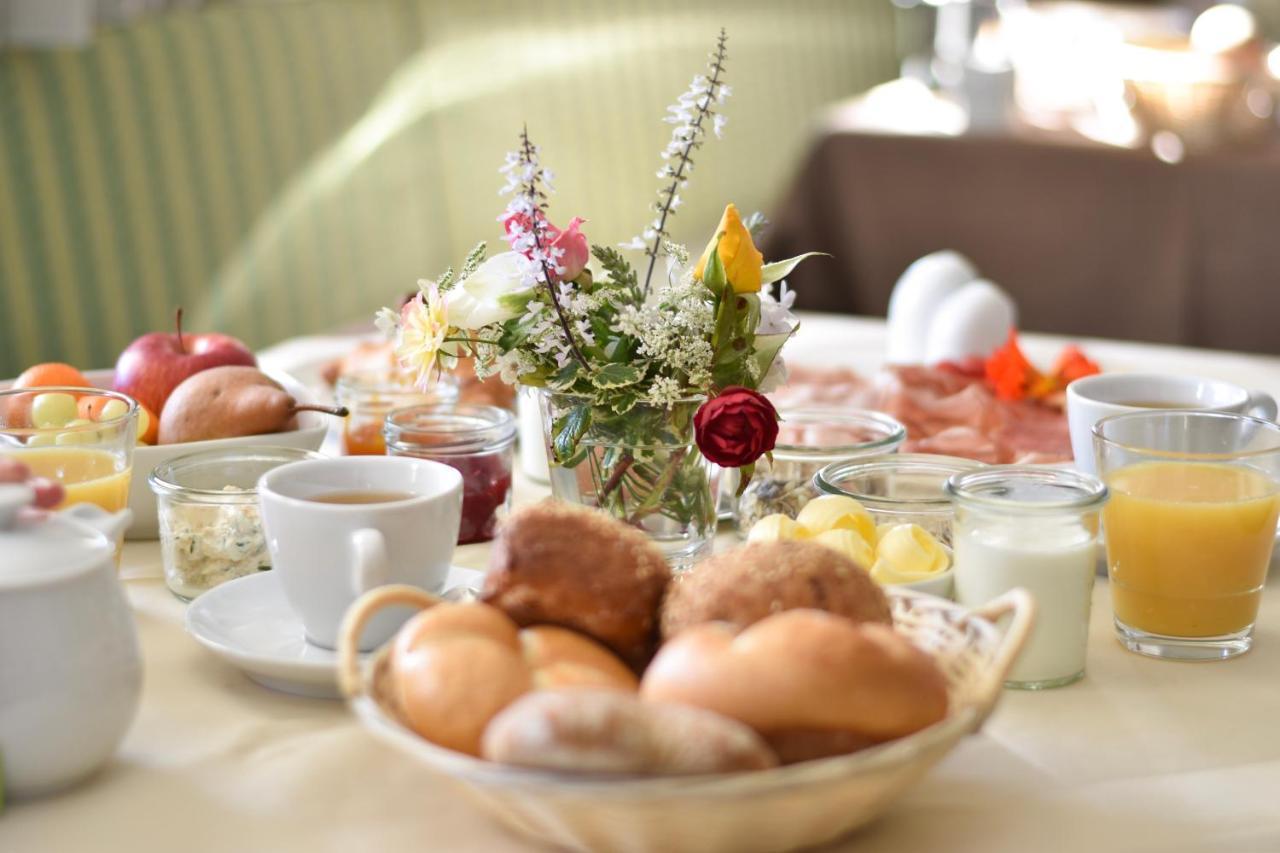 טירולו Garni Hotel Walburg מראה חיצוני תמונה