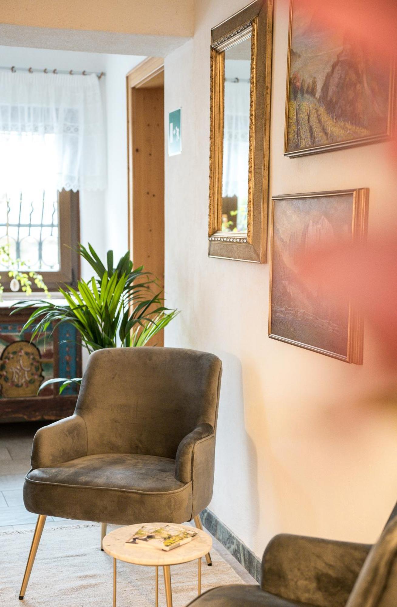 טירולו Garni Hotel Walburg מראה חיצוני תמונה